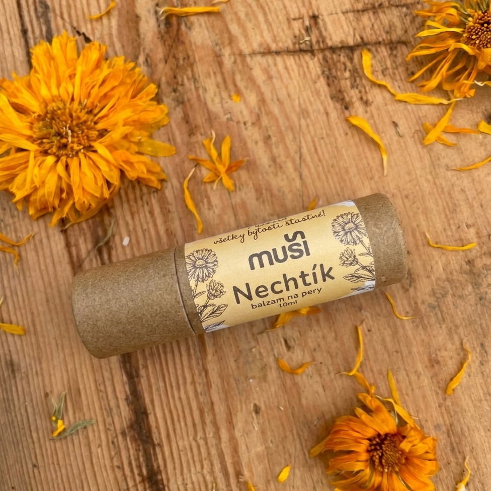 Prírodný nechtíkový balzam na pery Muši – ručne vyrobený, hojivý, na suché a popraskané pery
